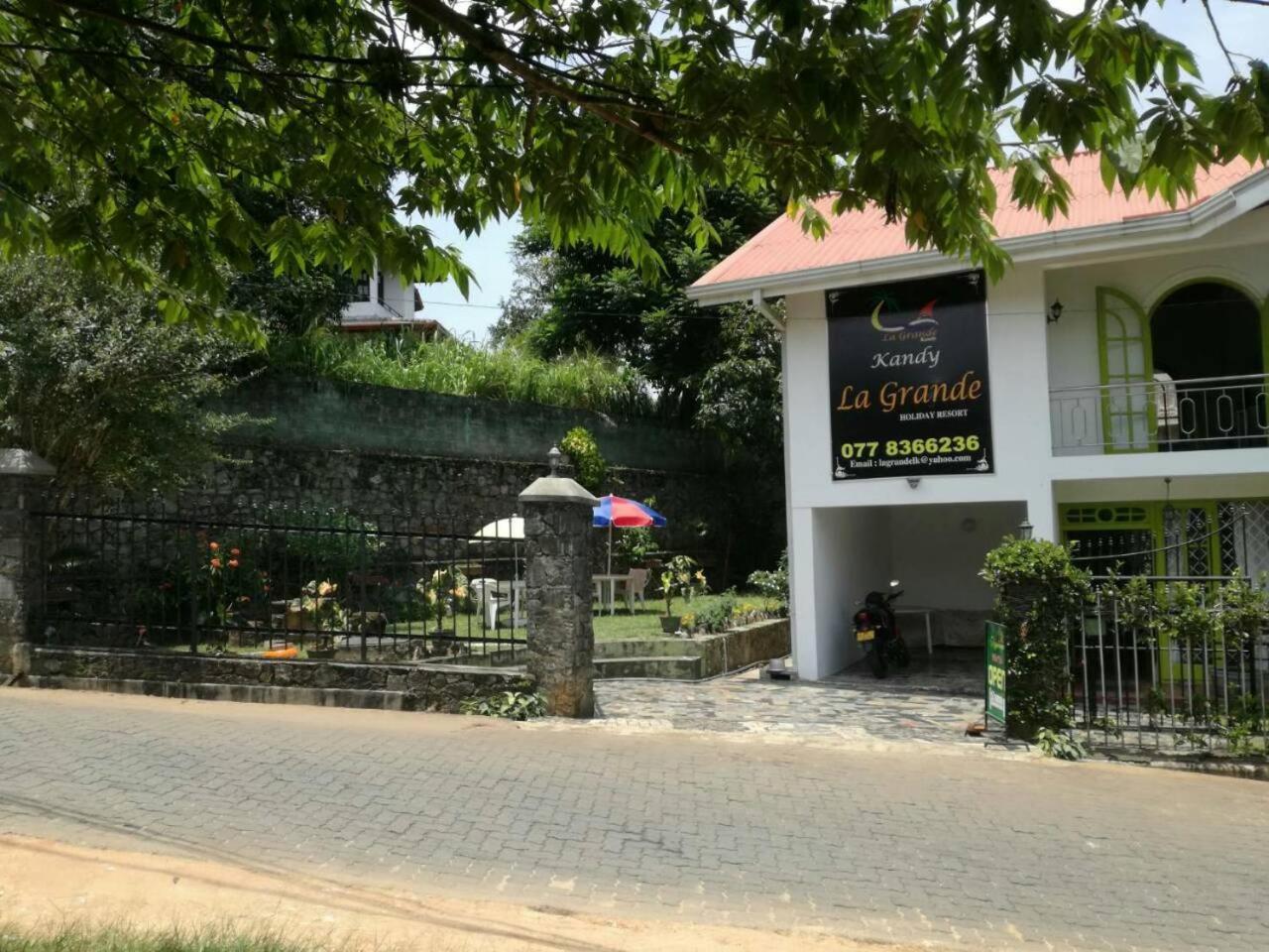 Kandy La Grande Holiday Resort Exterior photo